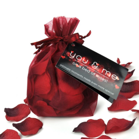 YOU & ME BED OF ROSES